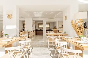 Cyano Hotel