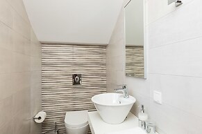 Cyano Hotel