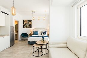 Cyano Hotel