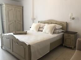 Cyano Hotel