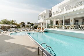 Cyano Hotel