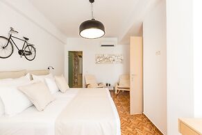 Cyano Hotel