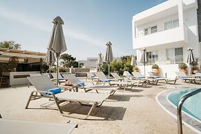 Cyano Hotel