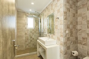 Cyano Hotel