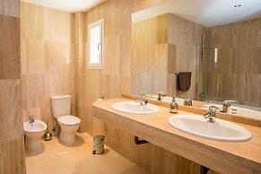 Luxurious and Spacious, 3 bedroom apartment ZA16