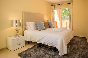 Luxurious and Spacious, 3 bedroom apartment ZA16