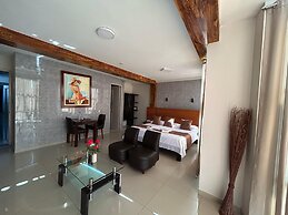Aura Hotel