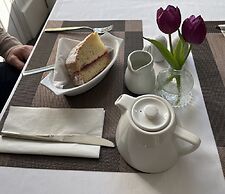 Tontine Hotel & Bar