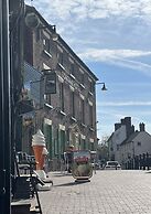 Tontine Hotel & Bar
