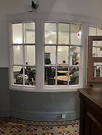 Tontine Hotel & Bar