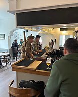 Tontine Hotel & Bar