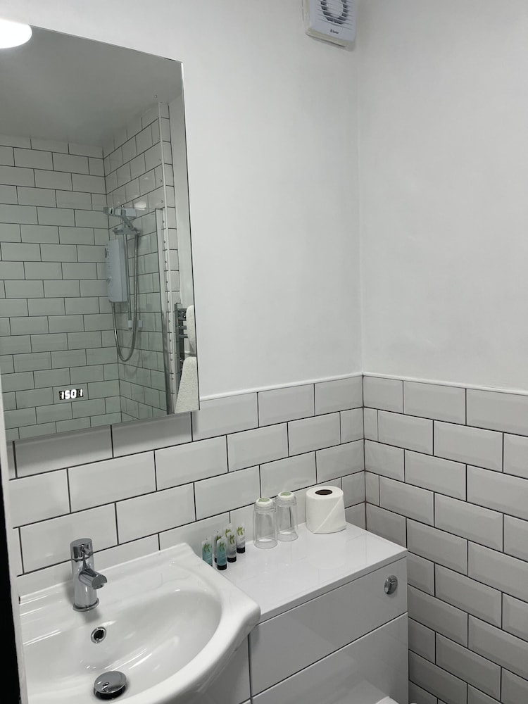 Tontine Hotel & Bar