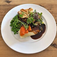 Tontine Hotel & Bar