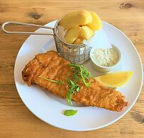 Tontine Hotel & Bar
