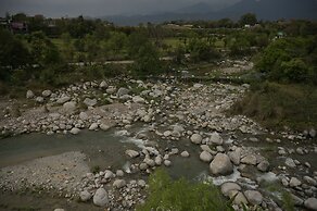 Hotel River Retreat