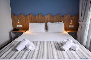 Pollis Hotel