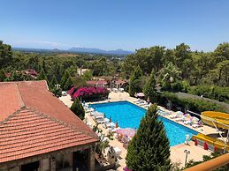 Silver Pine Hotel