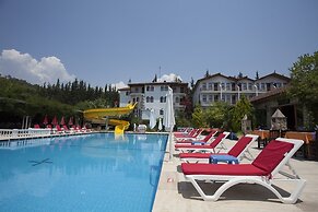 Silver Pine Hotel