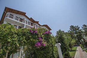 Silver Pine Hotel