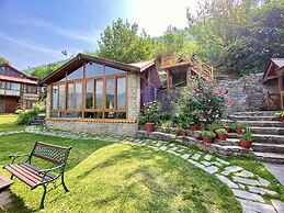 Himalayan Kothi Kais