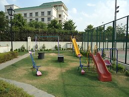 DLF Club 3