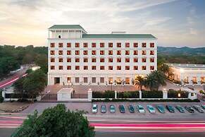 DLF Club 3