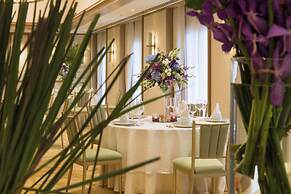 DLF Club 4