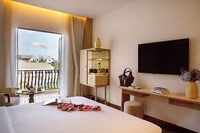 DLF Club 4