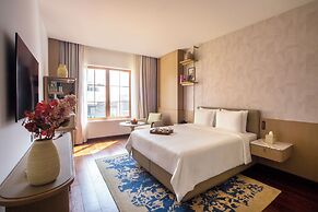 DLF Club 4