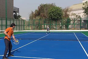 DLF Club 4