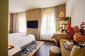DLF Club 4
