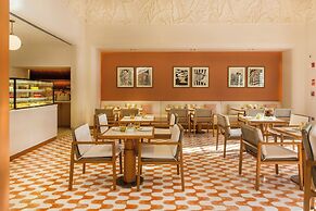 DLF Club 4
