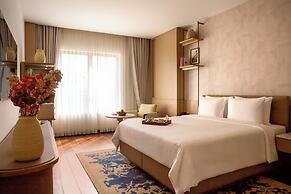 DLF Club 4