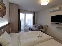Corvin Holiday Apartment Hotel
