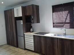 Mayberrypark Guest Lodge