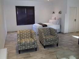 Mayberrypark Guest Lodge