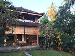Devi's Place Tejakula