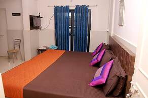 Hotel Travellers Inn