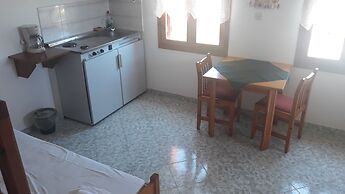 Ambeles Apartments