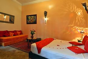 Riad La Porte Rouge By La Siredrah