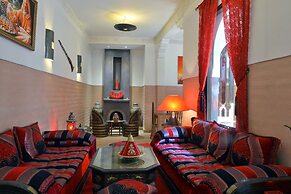 Riad La Porte Rouge By La Siredrah