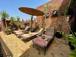 Riad La Porte Rouge By La Siredrah