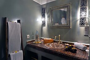 Riad La Porte Rouge By La Siredrah