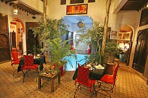Riad La Porte Rouge By La Siredrah