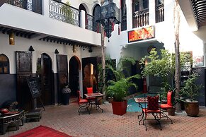 Riad La Porte Rouge By La Siredrah