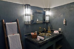 Riad La Porte Rouge By La Siredrah