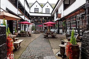 The New Inn by Roomsbooked