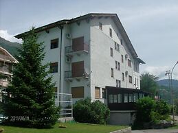 Hotel Dujany