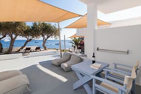 Akrotiri Hotel