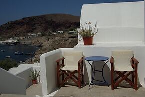 Akrotiri Hotel